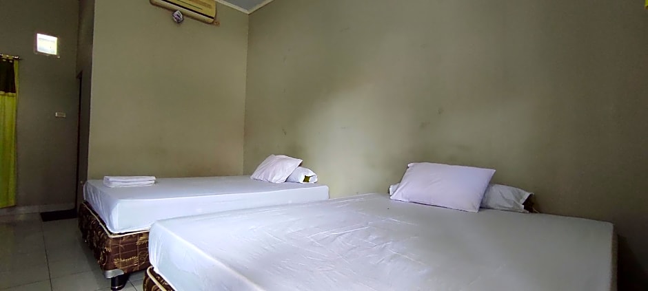 OYO 93051 Wisma Syariah Buloe Near Lapangan Abubakar Lambogo Batili Enrekang