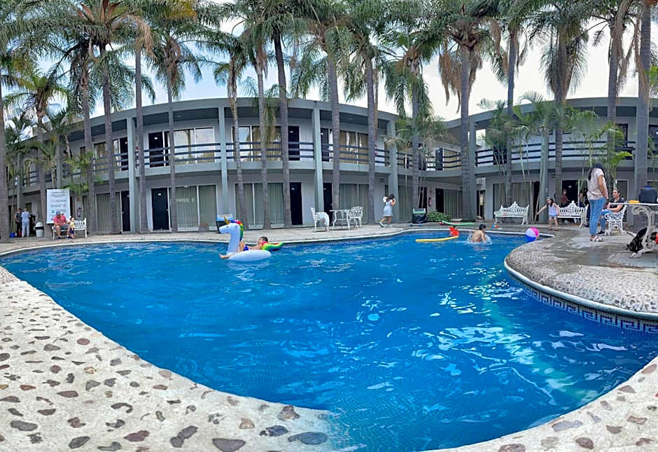 Hotel Suites del Real