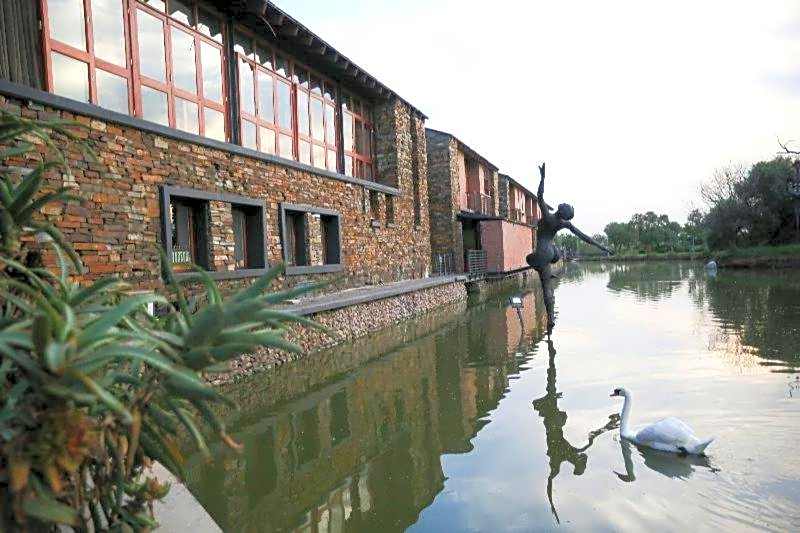 Riboville Boutique Hotel And Restaurant