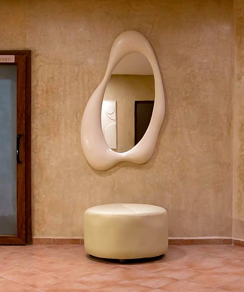 Intouriste Hôtel & Suites