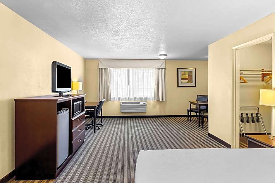 Quality Inn & Suites Vancouver - Hazel Dell