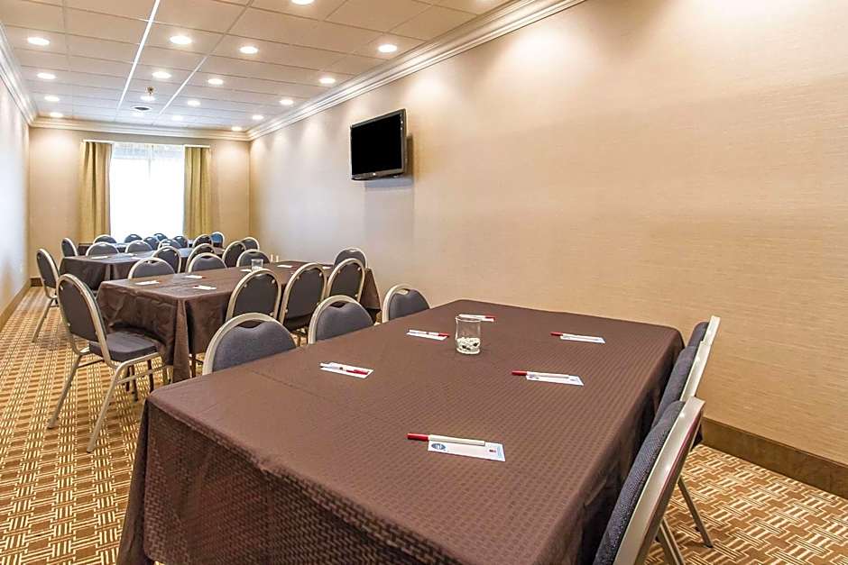 Comfort Suites Mattoon East