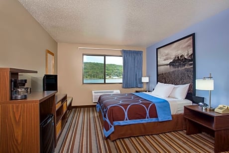 1 Queen Bed Lake View Non-Smoking