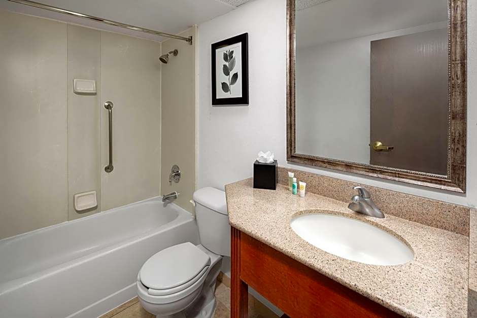 Wingate by Wyndham Lincoln Airport East I-80