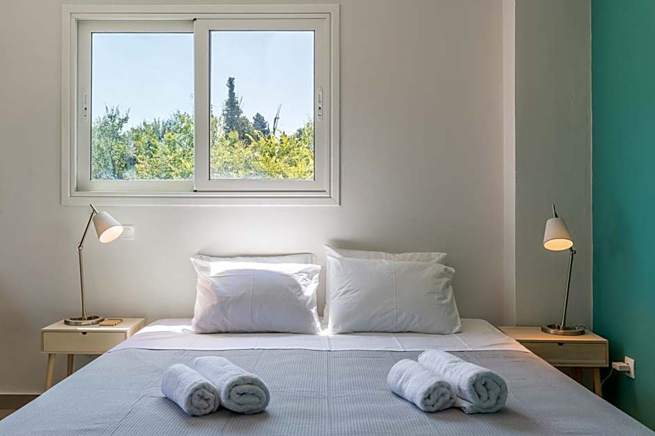 Local Hostel & Suites