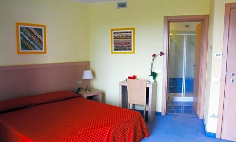 Family Room (2 Adults + 2 Children)