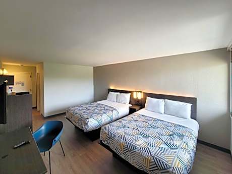 Queen Room with Two Queen Beds - Non-Smoking