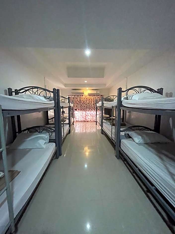 Foto 1 daripada 10 — Dormitory Room