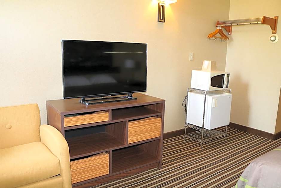 Super 8 by Wyndham Plattsburgh