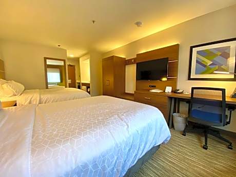 Standard Queen Room with Two Queen Beds