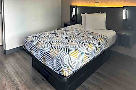 Queen Room - Accessible
