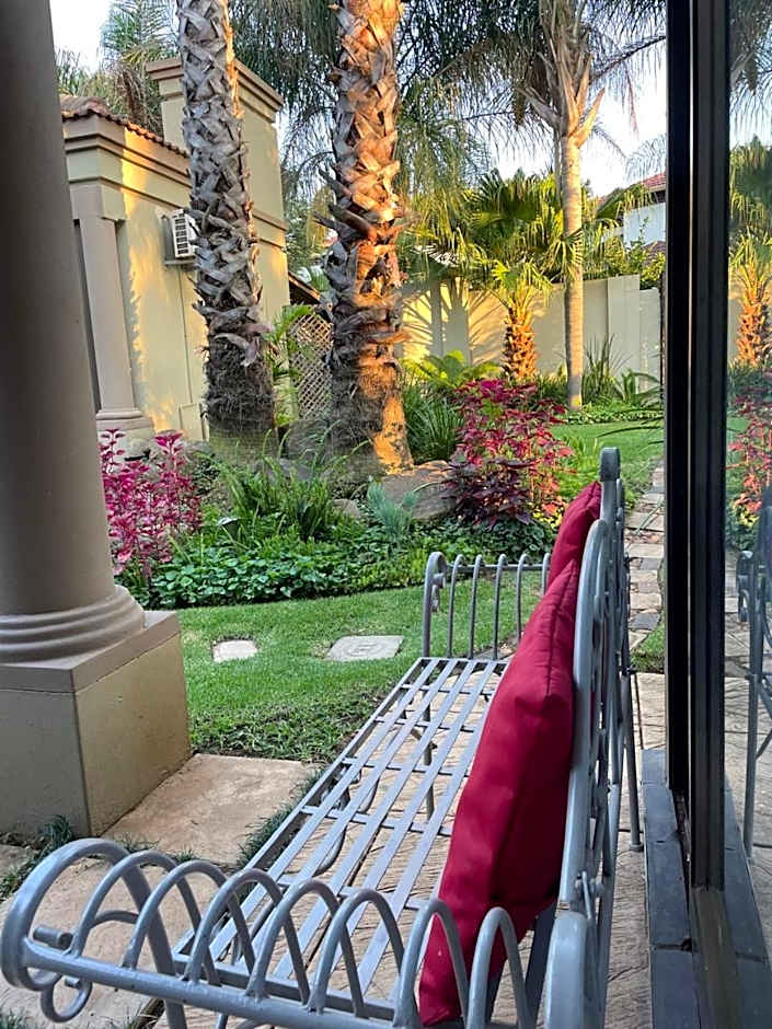 Casa Flora Guesthouse