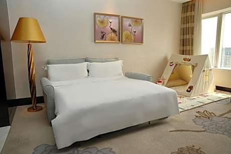 Junior King Suite with Sofa Bed - Kids Theme