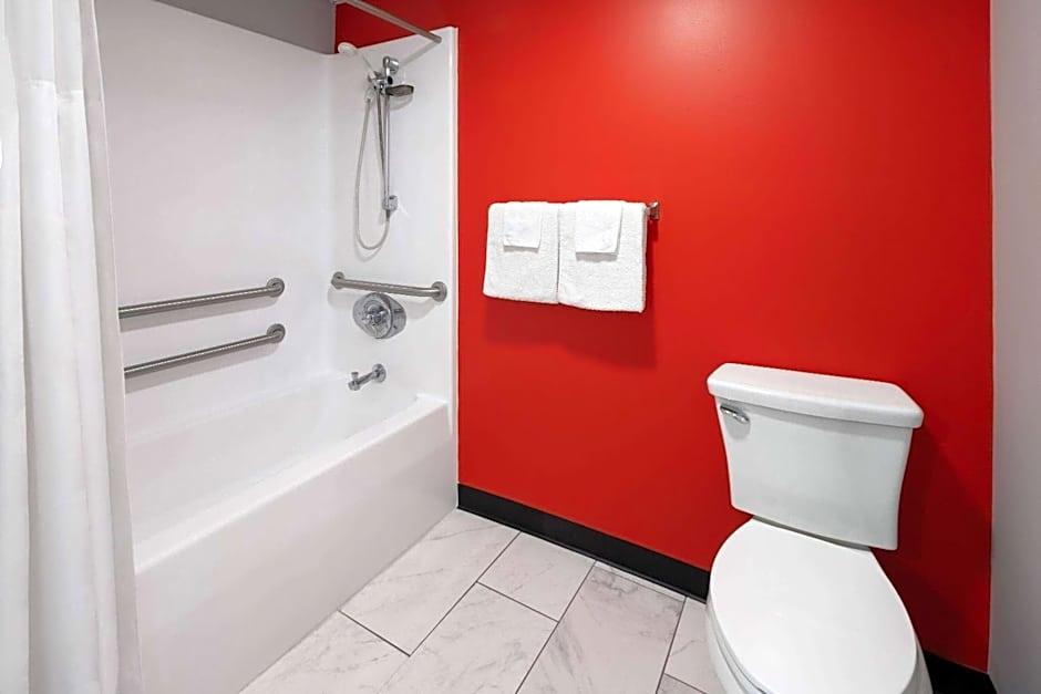 Super 8 by Wyndham Hazleton