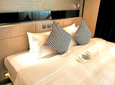 Signature King Suite