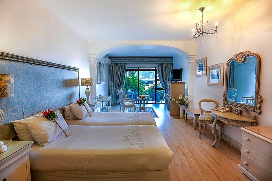 Misty Waves Boutique Hotel