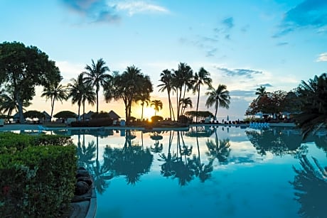 Tahiti Ia Ora Beach Resort-Managed by Sofitel