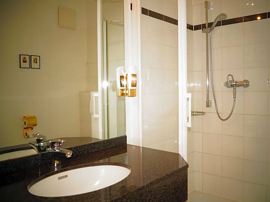 Entree Hotel Gross Borstel Garni