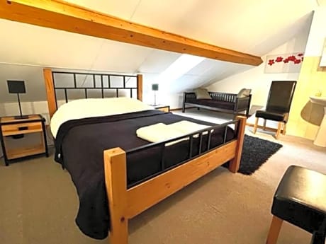 Double Room with Private Bathroom - Not Located In The Bedroom