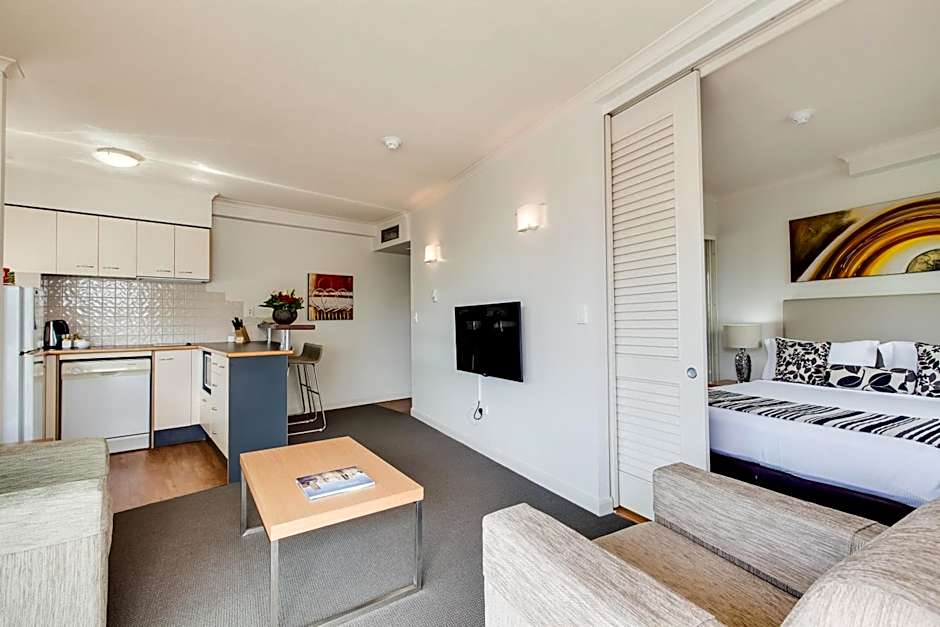 Central Cosmo Apartment Hotel