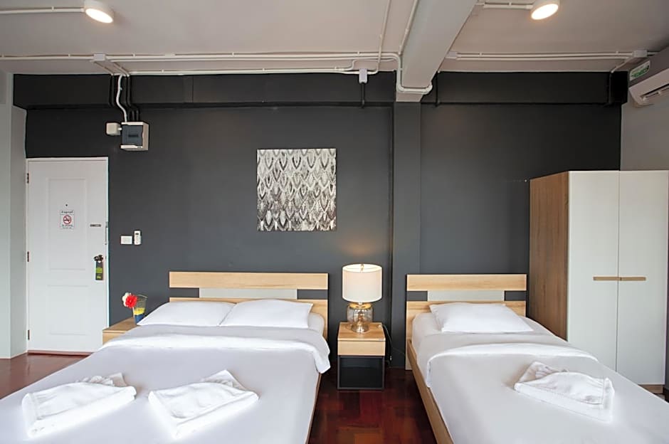 185@Surawong Residence