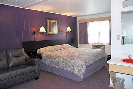 King Studio with Sofa Bed