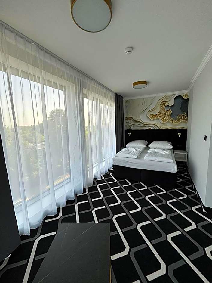 Hotel Lantier & Swimming Pool Zone