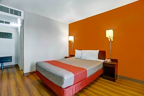 King Room - Disability Access - Non-Smoking