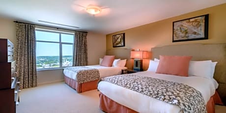 1 King Bed 2 Double Beds 1 Twin Bed 3 Bedroom Executive Suite Non-Smoking