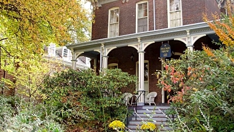 Hillard House Inn