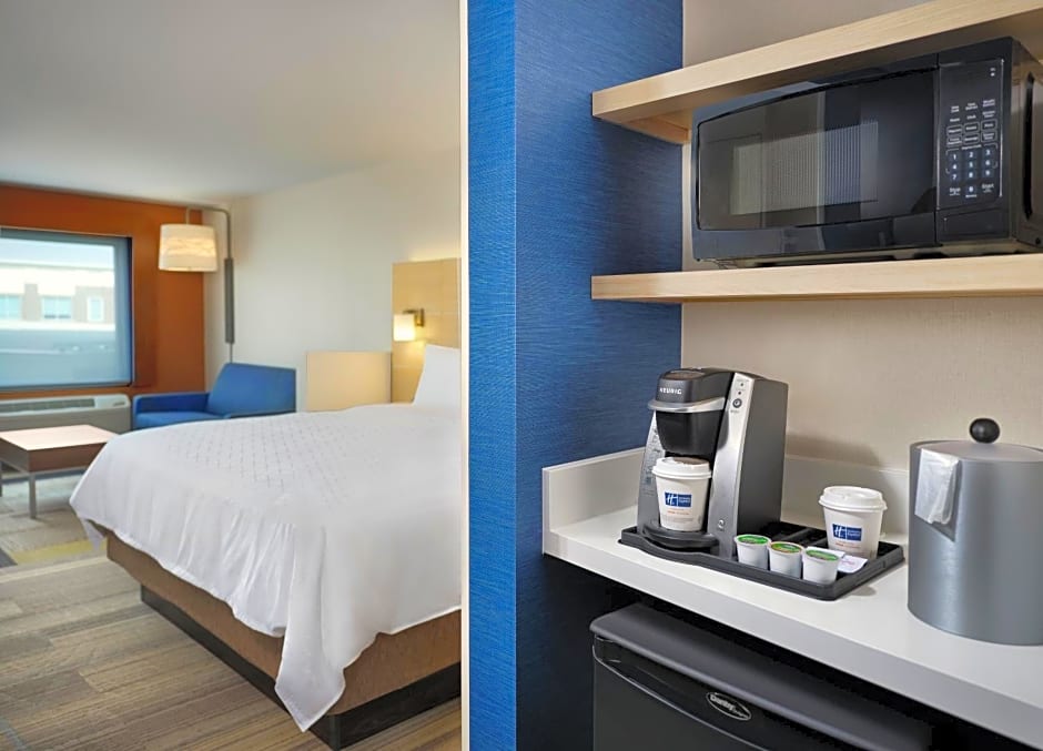Holiday Inn Express and Suites Lockport By IHG