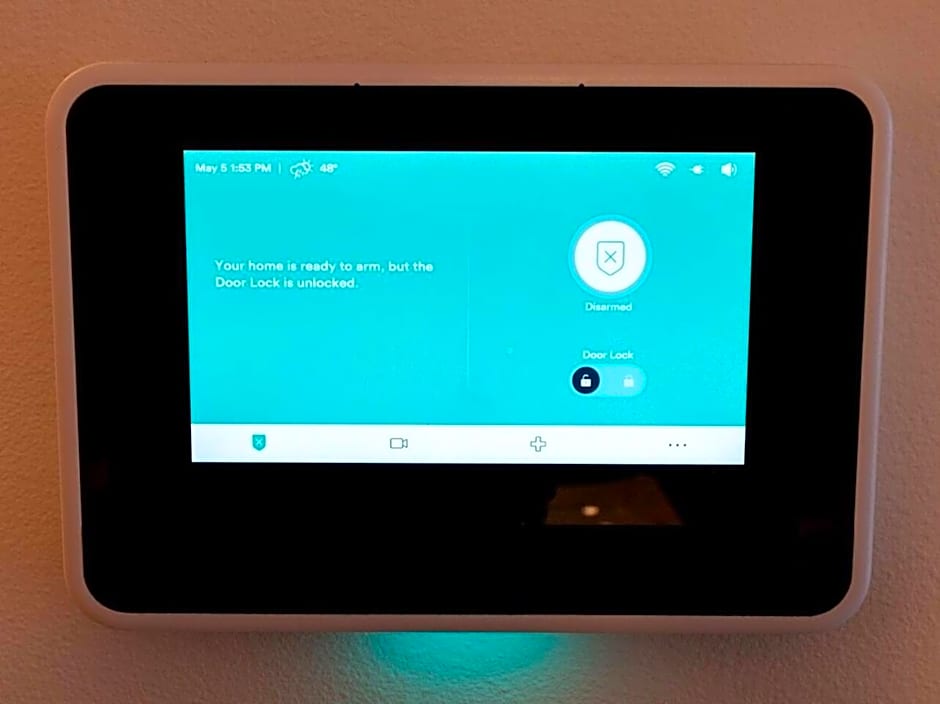 Palm Theme King Bed Paid Garage 55" 4k Smart T