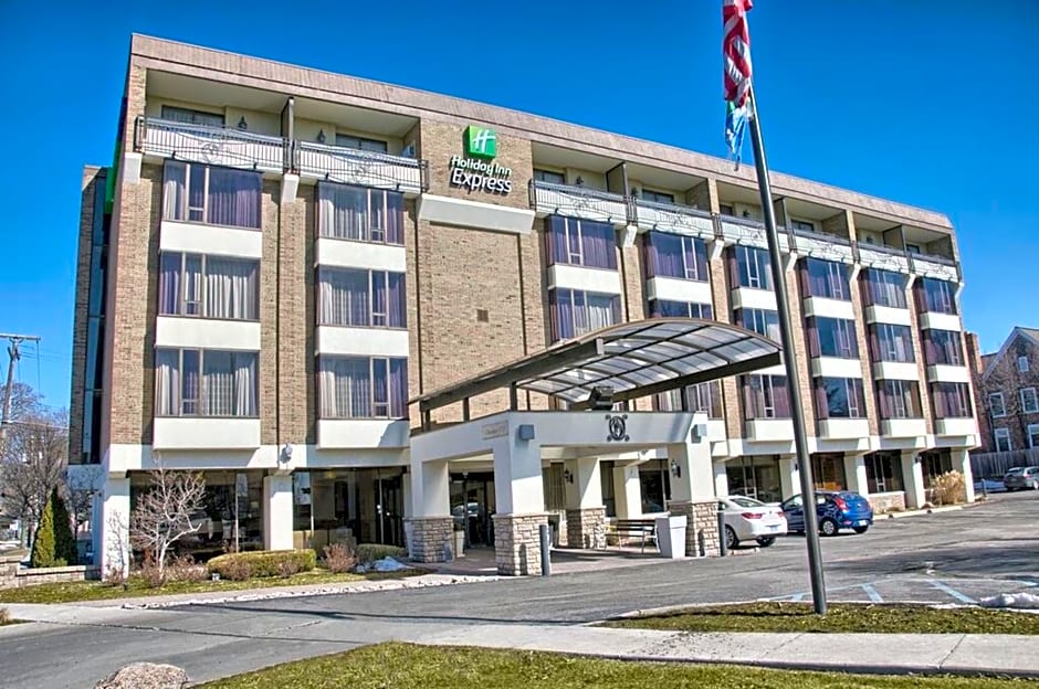 Holiday Inn Express Detroit-Birmingham, an IHG Hotel