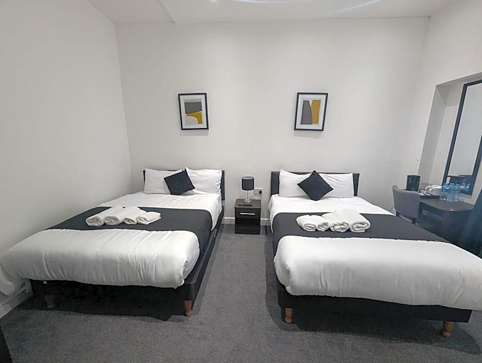 OYO Firs Lodge London Heathrow