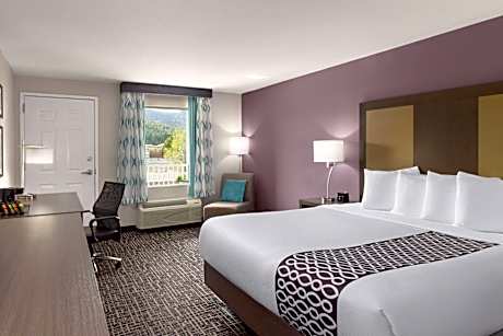 Deluxe King Room - Non-Smoking