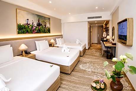 Premium Deluxe River View Triple