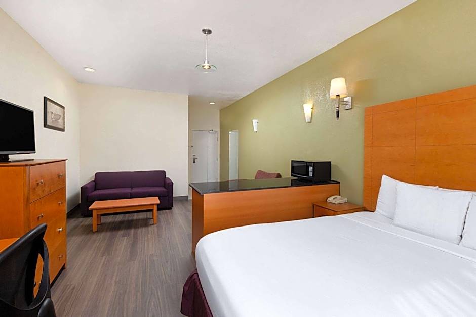 La Quinta Inn & Suites by Wyndham Tulare