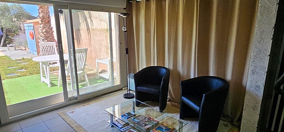 Studio Tranquillo avec piscine et salle de sport