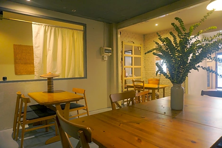 THE GOOSE HOUSE UBON