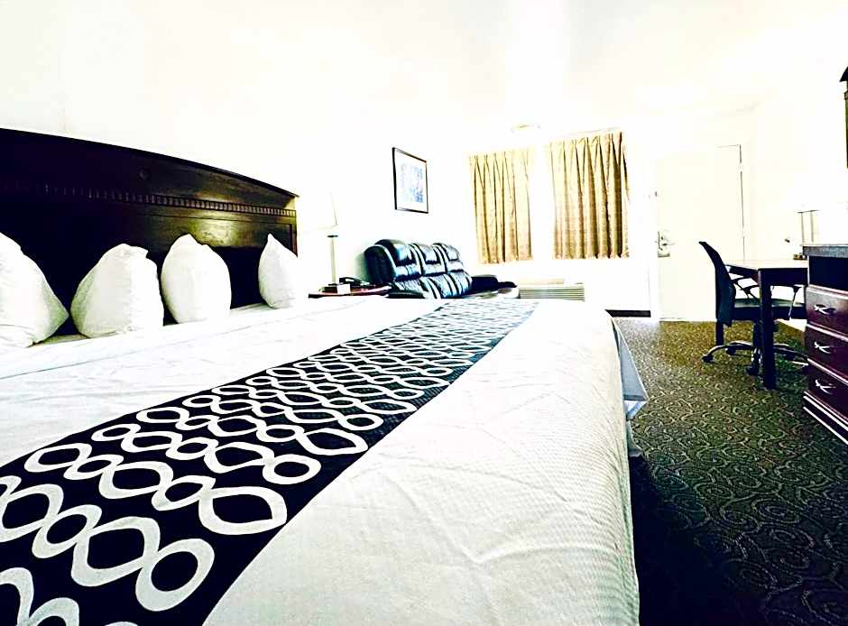 Photo 1 of 4 of Standard 1 King Bed, Nonsmoking