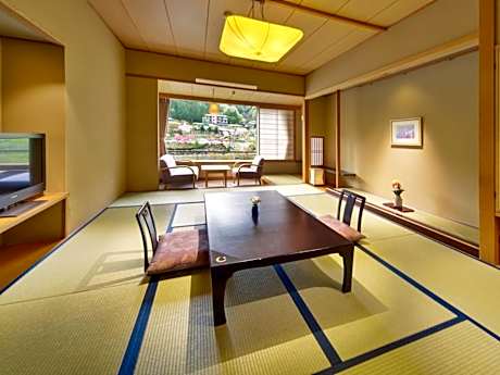 Superior Japanese-Style Room