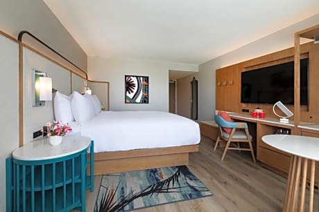 1 King bed Premium Club Oceanfront