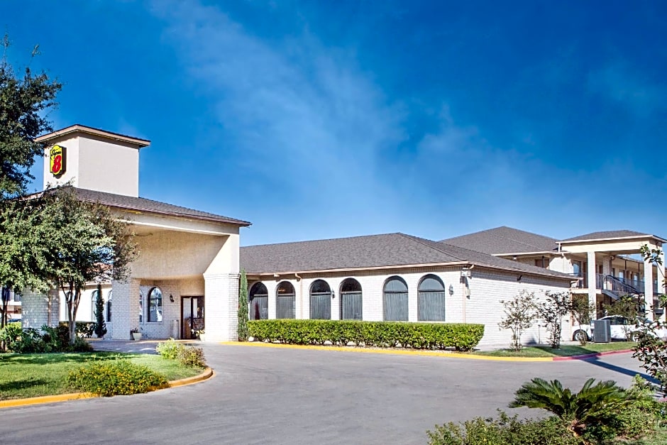 Super 8 by Wyndham San Antonio at I-10
