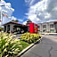 Red Roof PLUS+ & Suites Tampa