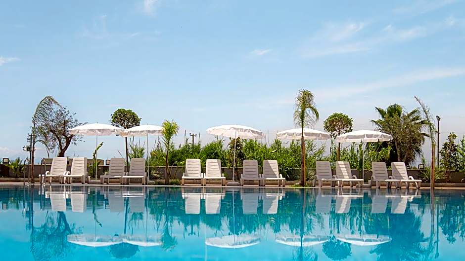 Laristone Suite Spa Hotel