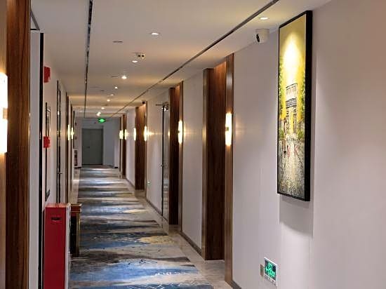 Wanting Hotel (Guangzhou Baiyun Railway Station Xinshi Baixin Plaza)