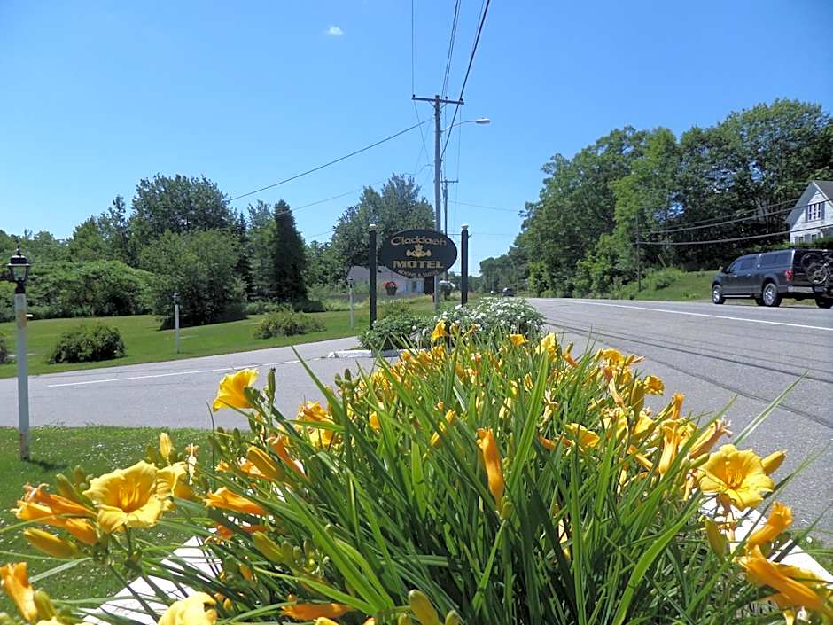 Claddagh Motel & Suites