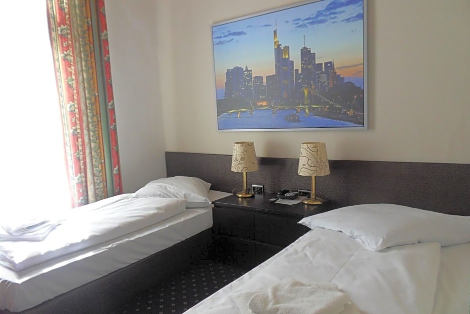 Carlton Hotel