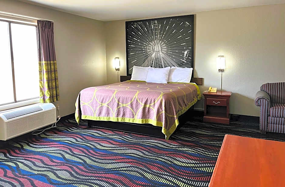 Super 8 by Wyndham Vincennes