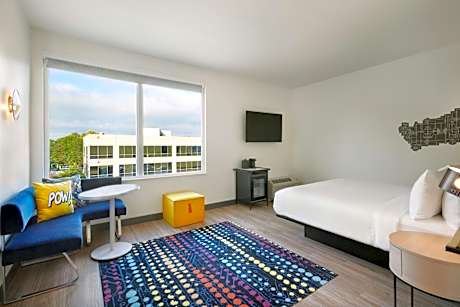Savvy King Room